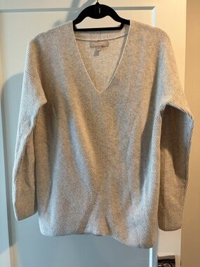 EUC Banana Republic 100% Cashmere Sweater Size Medium